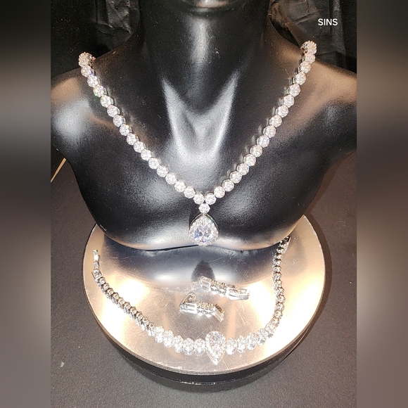 Silver Tone Cubic ZirconiaNecklace and Bracelet Set - Picture 2 of 16